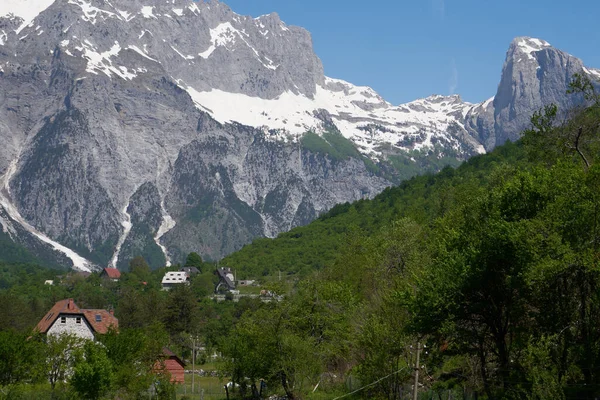Paisagem Montanhosa Com Casas Fazendas Theth Nos Alpes Albaneses — Fotografia de Stock