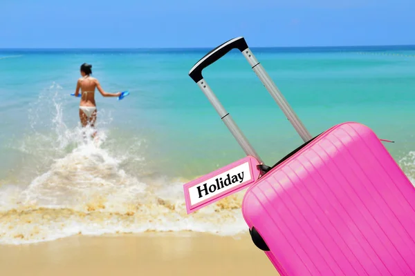 Vacaciones. maleta con etiqueta . — Foto de Stock