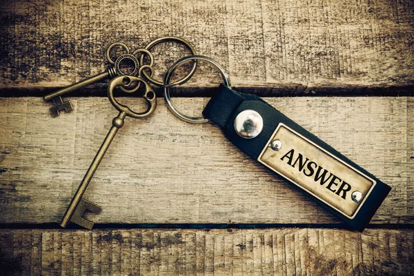 The concept of 'answer" is translated by key and silver key chai — Stock Photo, Image