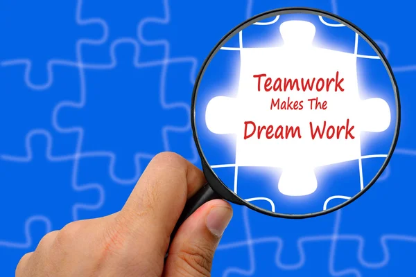 Teamwork Makes The Dream Work word. Magnifier and puzzles. — Stock Photo, Image