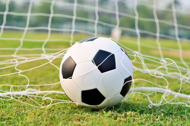 Futbol alanında kadar yakın.