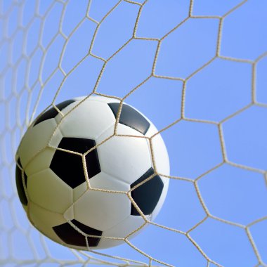 Futbol alanında kadar yakın.