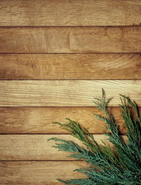 Ahşap arka planda noel süslemesi.