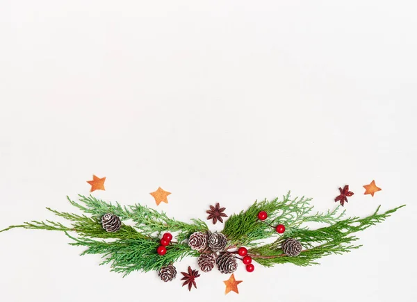 Kağıt boş maket, hediye kutuları, dekorasyonlar, beyaz üzerine izole edilmiş..