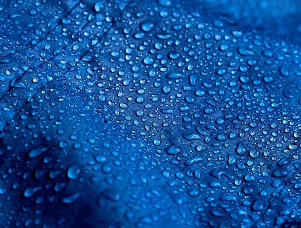 Regen Waterdruppels Blauwe Vezel Waterdichte Stof Blauwe Achtergrond — Stockfoto