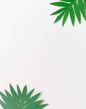 Renkli kağıt yapraklı yaz arkaplanı.