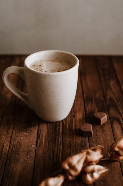 Молочный Кофе Шоколад Темном Деревянном Фоне — стоковое фото