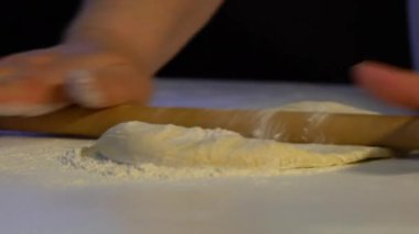 Phyllo Dough 'u merdaneyle elle yapmak