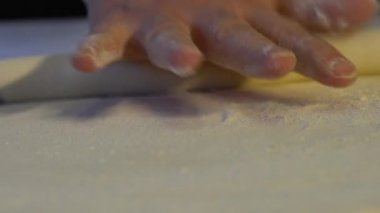 Phyllo Dough 'u merdaneyle elle yapmak