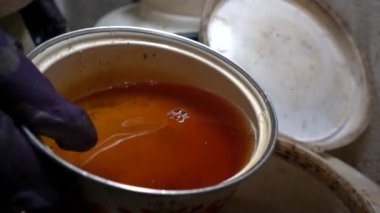 Meyve suyu fermantasyonunun Doğal Elma Şarabı Sirkesi 'ne (Acetum) dönüştürülmesi)