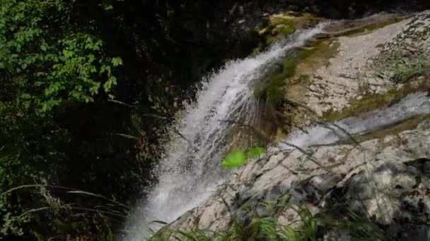 Водопад Горной Реке — стоковое видео