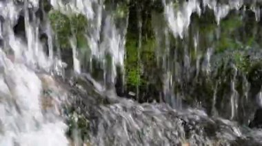 Nehirdeki Şelale deresi
