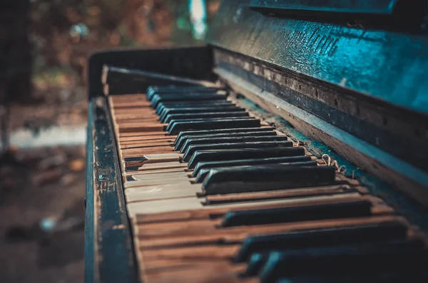 Vecchi tasti di pianoforte — Foto Stock