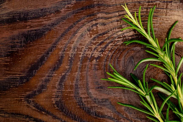 Sprigs Fresh Rosemary Dark Chopping Board Workpiece Blank Culinary Themed — Stock Photo, Image