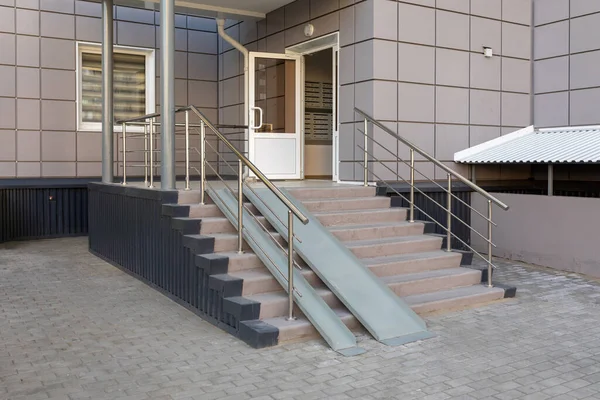 Entrance Group Ramp Multi Storey Residential Building — Stock Photo, Image