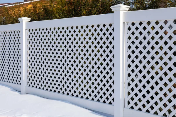 White Plastic Fence Modern Cottage Village Clear Winter Day Snow — Stock Photo, Image