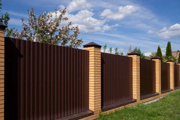 Brown Metal Fence Brick Posts Blue Sky High Wall Encloses — Stock Photo, Image
