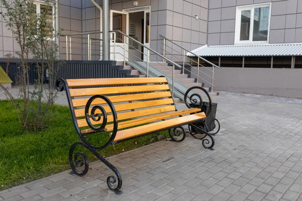 Classic Wooden Bench Metal Armrests Apartment Building Improvement Public Space — Stock Photo, Image