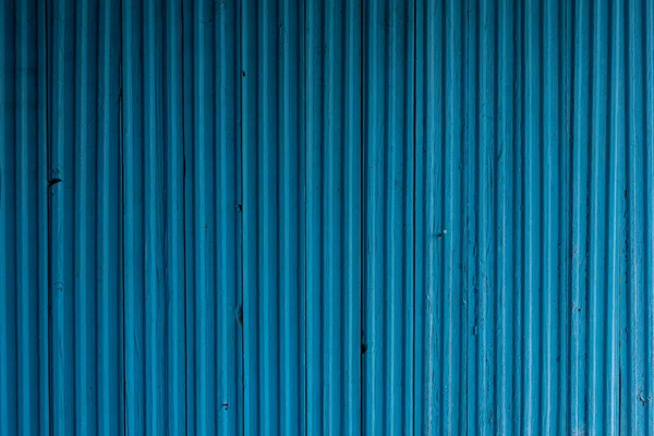 Μπλε Ξύλινη Πρόσοψη Του Κτιρίου Ρωγμές Μικρές Ατέλειες Και Σκιές — Φωτογραφία Αρχείου