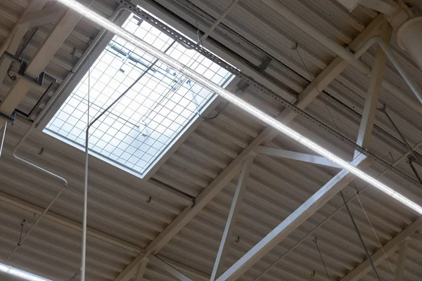 Ventilation Window Automatic Opening Metal Roof Shopping Center Warehouse — Stock Photo, Image