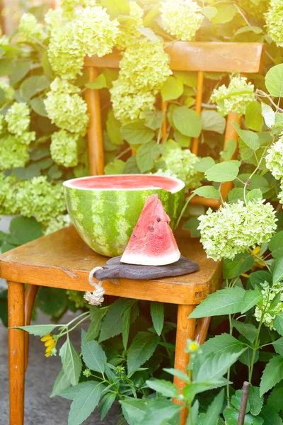 Half Ripe Red Watermelon Triangular Slice Juicy Ripe Fruit Next — Stock Photo, Image
