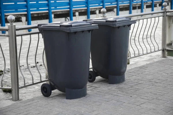 Closed Recycle Receptacles Trash Bin Black Indoor Waste Containers Recycling — Stock Photo, Image