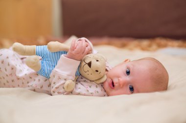 yürümeye başlayan çocuk