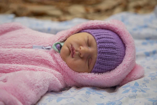 Yeni doğan bebek ayı kostümü