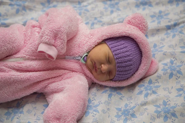 Yeni doğan bebek ayı kostümü