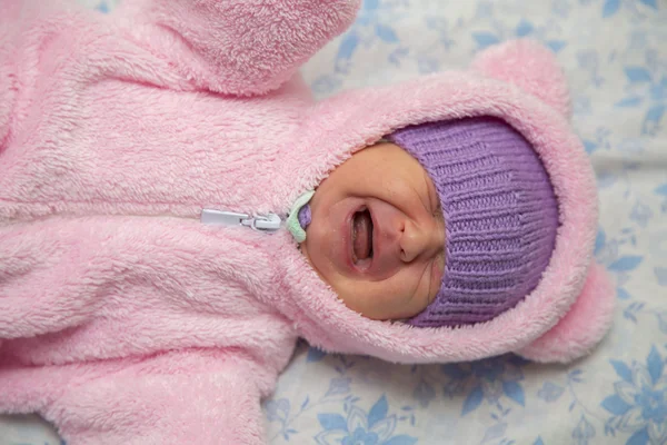 Yeni doğan bebek ayı kostümü