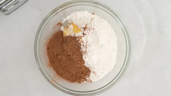Processo Preparação Cobertura Creme Chocolate Misturando Ingredientes Juntos Uma Tigela — Fotografia de Stock