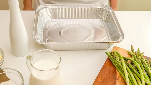 Disposable Baking Pan Close Kitchen Table Step Step Asparagus Casserole — Stock Photo, Image