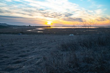 Morro Körfezi Eyalet Parkı 'nda, Kaliforniya Central Coast' ta güzel bir günbatımı.