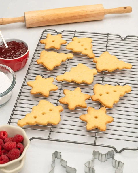 Biscoitos Biscoito Com Conservas Framboesa Processo Cozimento Close — Fotografia de Stock