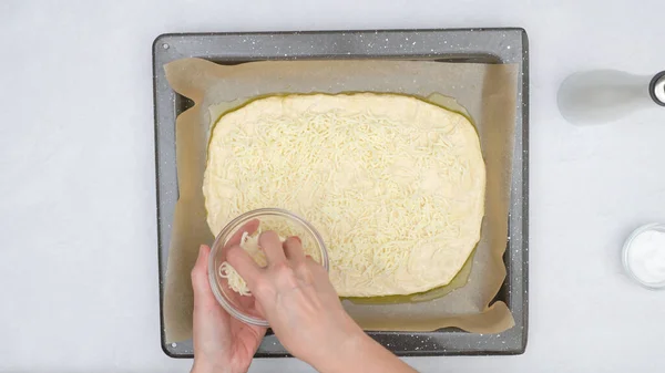 Плоский Хлеб Сыром Моцарелла Топинг Шаг Шагом Рецепт Хлебное Тесто — стоковое фото