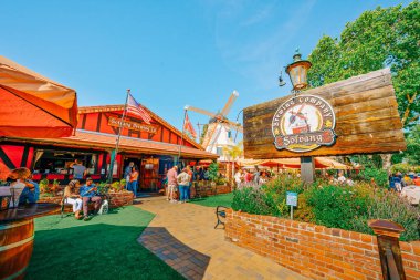 Solvang, California, ABD - 29 Mayıs 2021 Solvang Bira Şirketi, Kaliforniya 'da Danimarka' nın tadını sunan restoran,