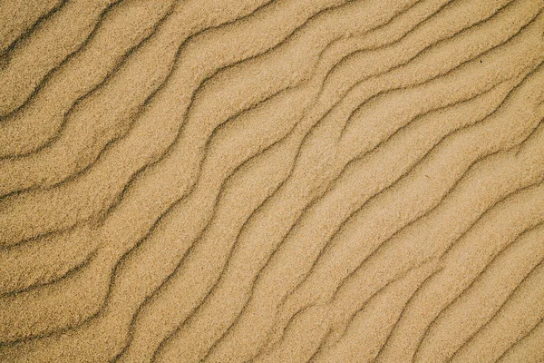 砂浜の波抽象的なテクスチャの背景 ビーチの風の日 パターン 上からのビューを閉じる テキストのためのコピースペース — ストック写真