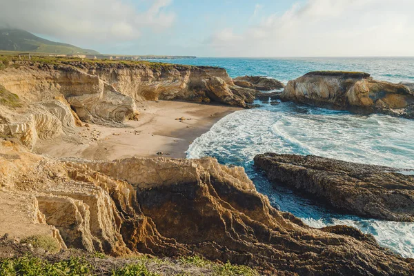 Rotsachtige Kliffen Dramatisch Uitzicht Oceaan Montana Oro State Park Los — Stockfoto