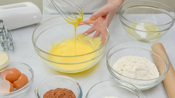 Fouetter Les Jaunes Œufs Avec Sucre Dans Bol Verre Recette — Photo