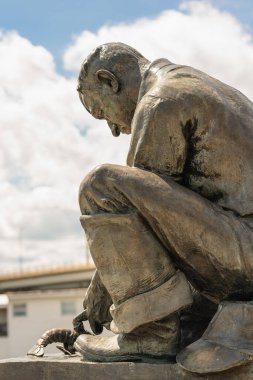 Washington D.C. USA, 24 Mayıs 2025. Maine Istakozcusu 'nun bronz heykeli Washington' daki Potomac rıhtımının güneybatısındaki Maine Bulvarı 'nda bulunur. Bu heykel Maine 'den bir hediye. Heykeltıraş Victor Kahill