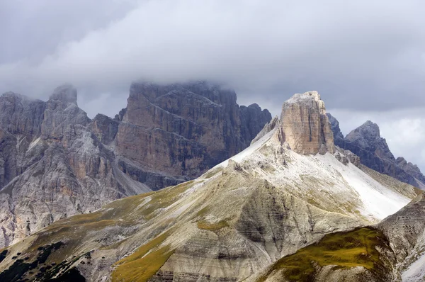 Paisaje alpino en las dolomitas — Foto de Stock