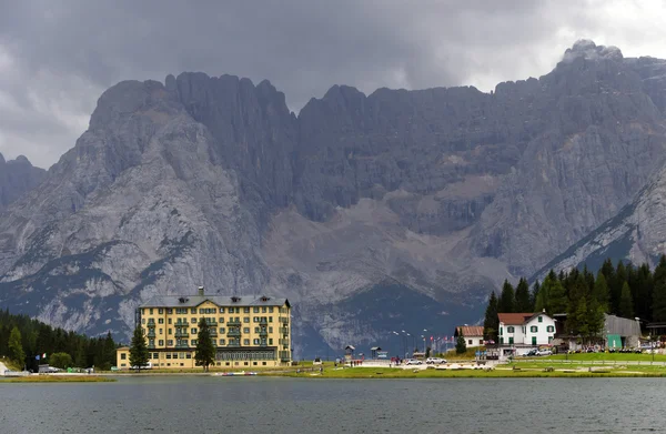 Dolomites'in Misurina gölünde — Stok fotoğraf