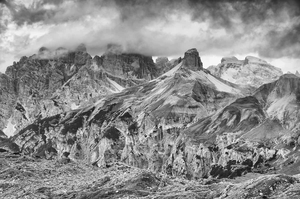 Nubes Tormentosas Sobre Los Dolomitas Tre Cime Lavaredo Italia Europa —  Fotos de Stock