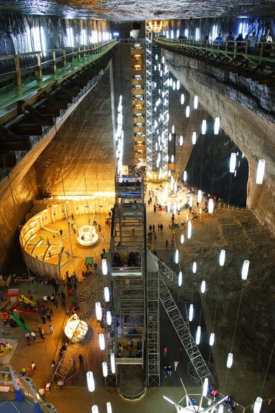 Turda Salt Mine, Transilvanya, Romanya, Avrupa'nın meşhur Simgesel Yapı iç görünümü