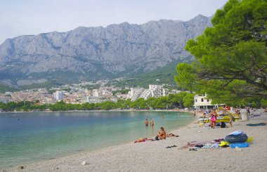 Dalmaçya, Hırvatistan ve Avrupa 'daki Makarska tatil beldesinin turistik manzarası