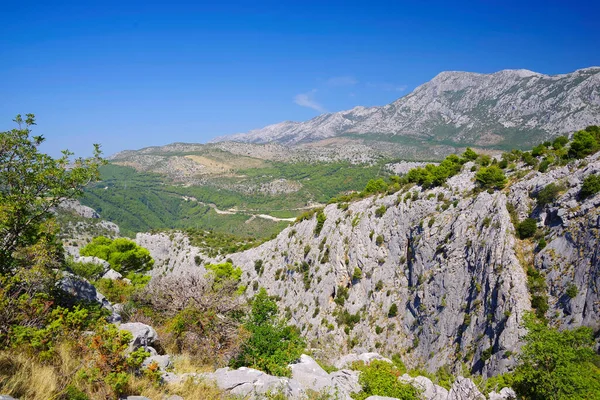 Montagne Costiere Dalmate Vicino Omis Giorno Soleggiato Con Cielo Azzurro — Foto Stock