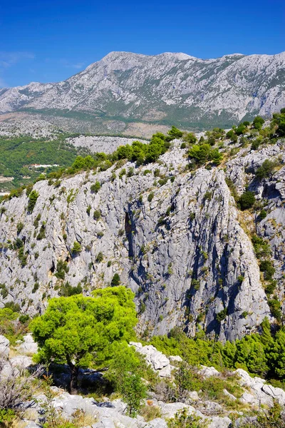 Montagne Costiere Dalmate Vicino Omis Giorno Soleggiato Con Cielo Azzurro — Foto Stock