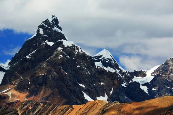 南美洲 科迪勒拉Huayhuash的高山景观 — 图库照片