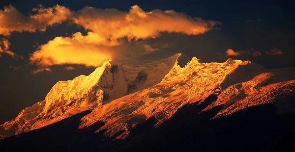 Luz Del Atardecer Sobre Cordiliera Blanca Perú América Del Sur —  Fotos de Stock