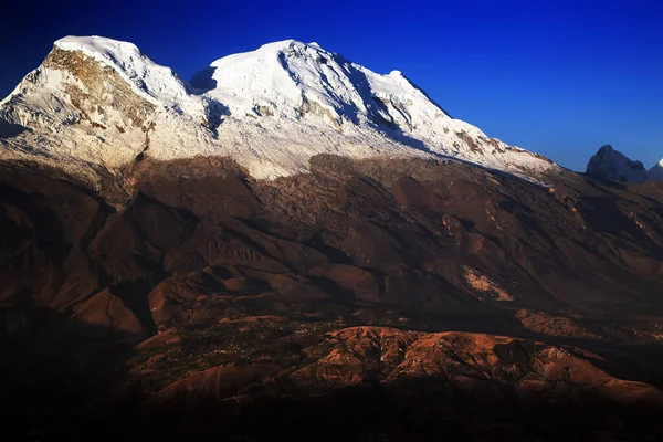 Κορυφές Huascaran Norte 6655M Και Huascaran Sur 6768 Στην Cordileira — Φωτογραφία Αρχείου